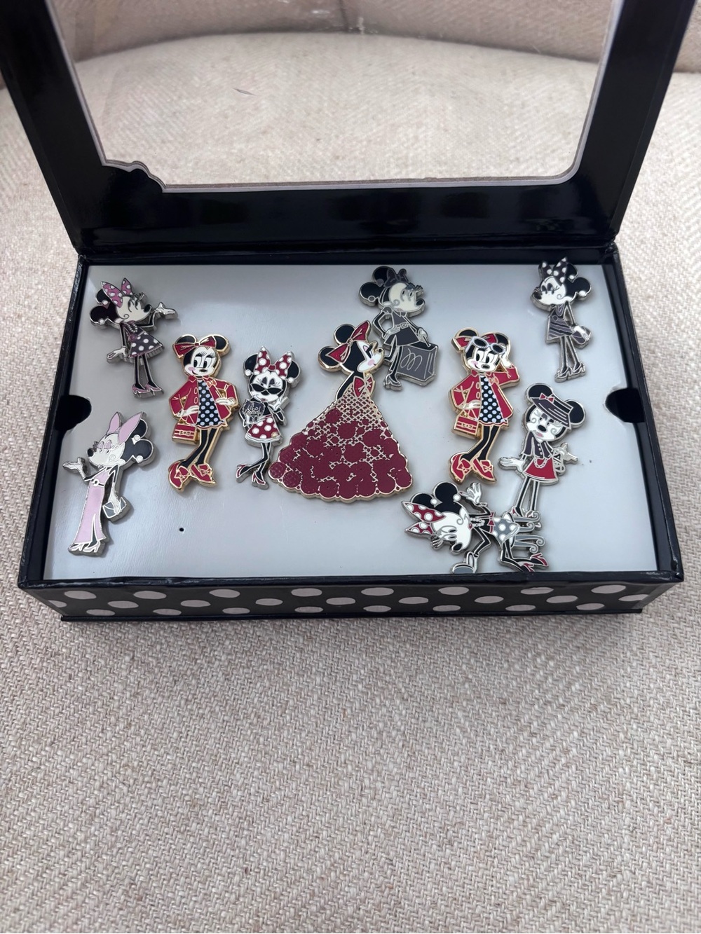 Disney D23 Expo Minnie Mouse Signature Pin Set + Disney x Boxed Lunch Pin - Picture 3 of 10
